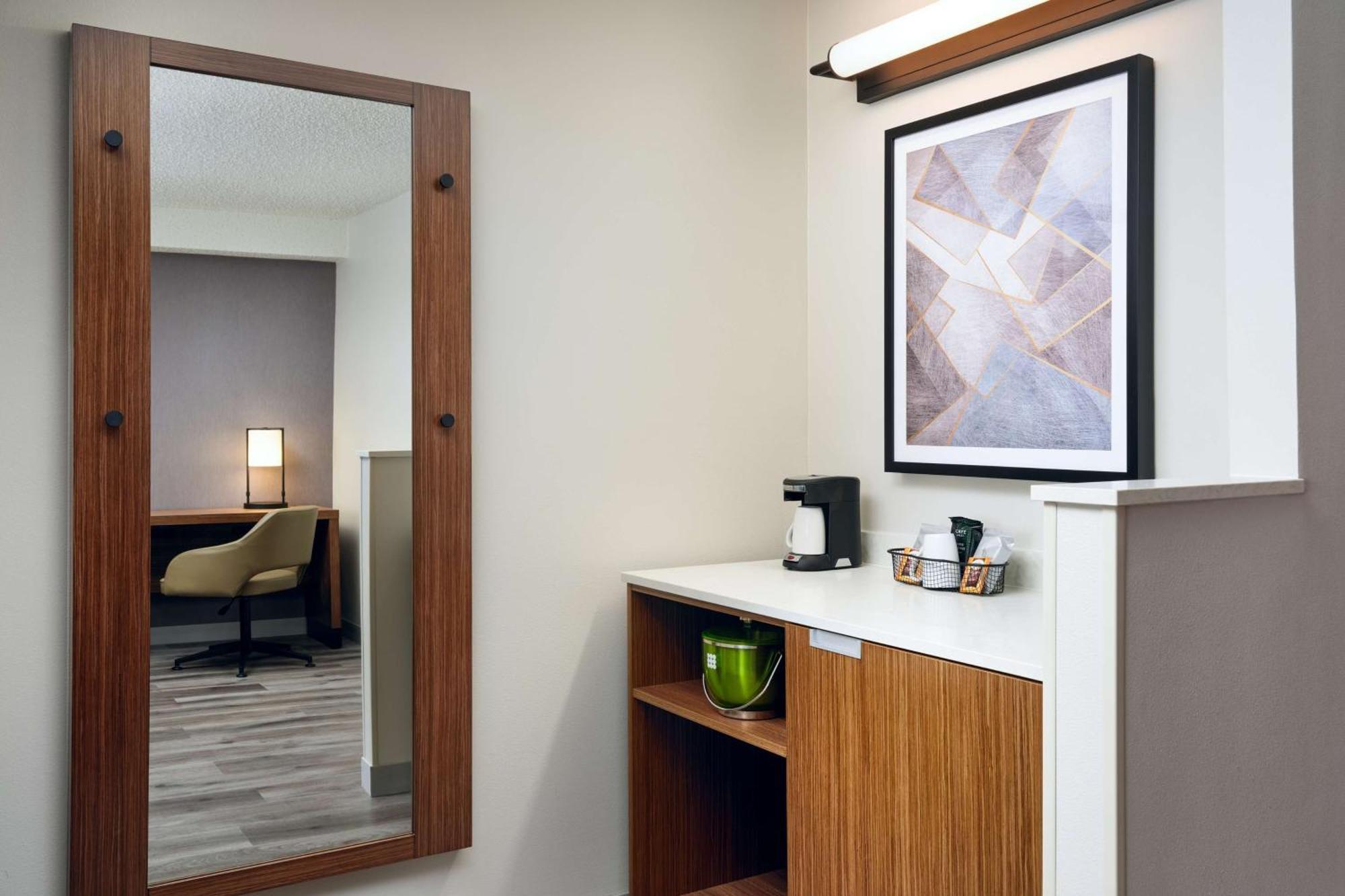 Hyatt Place Greensboro Bagian luar foto