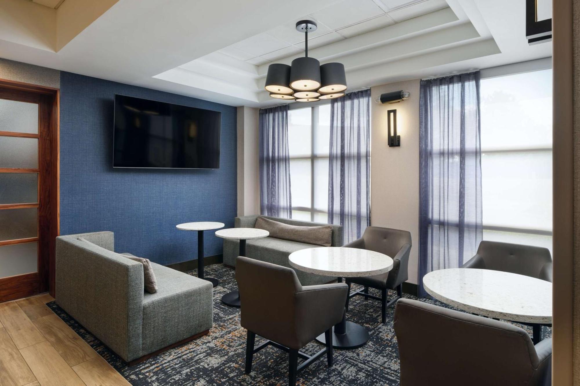 Hyatt Place Greensboro Bagian luar foto