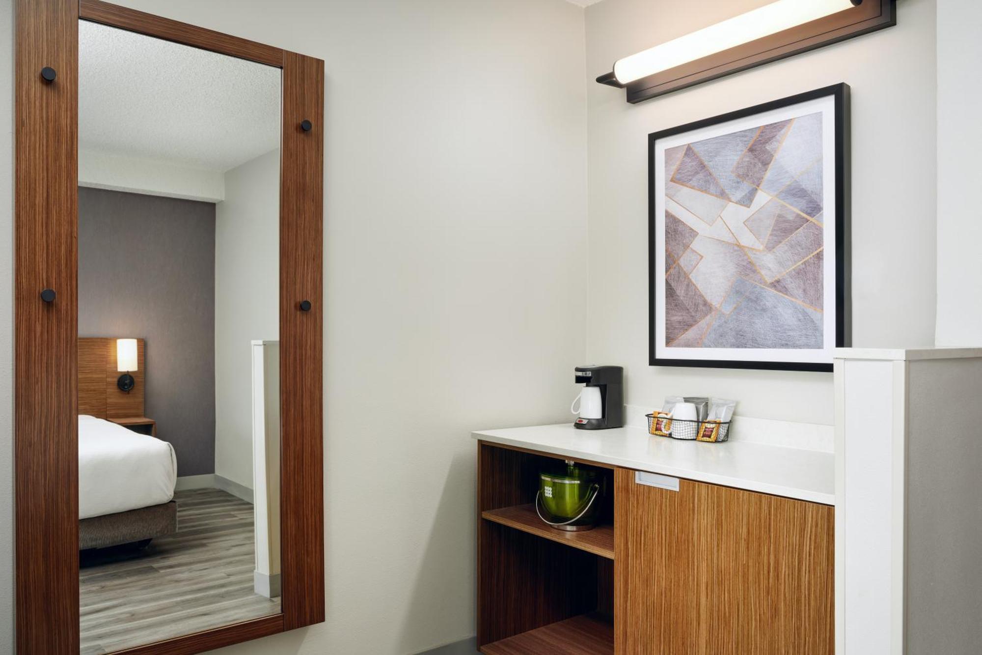 Hyatt Place Greensboro Bagian luar foto